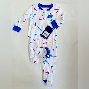 Infant Boy’s Size 6M NIKE footies